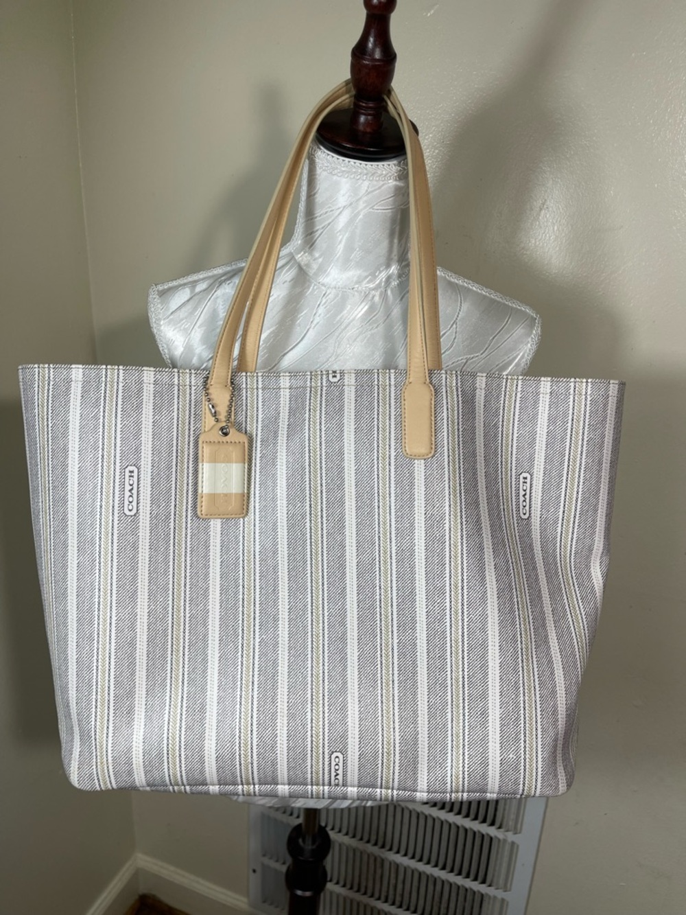 COACH LEGACY WEEKEND White/Gray Ticking Stripe PVC Large Tote and purse - Picture 3 of 9